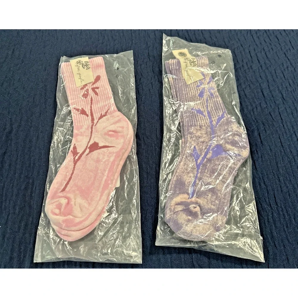 Free People Size All Lot Of Two Pairs Floral Sky Socks Tie-dye Pink & Lavender